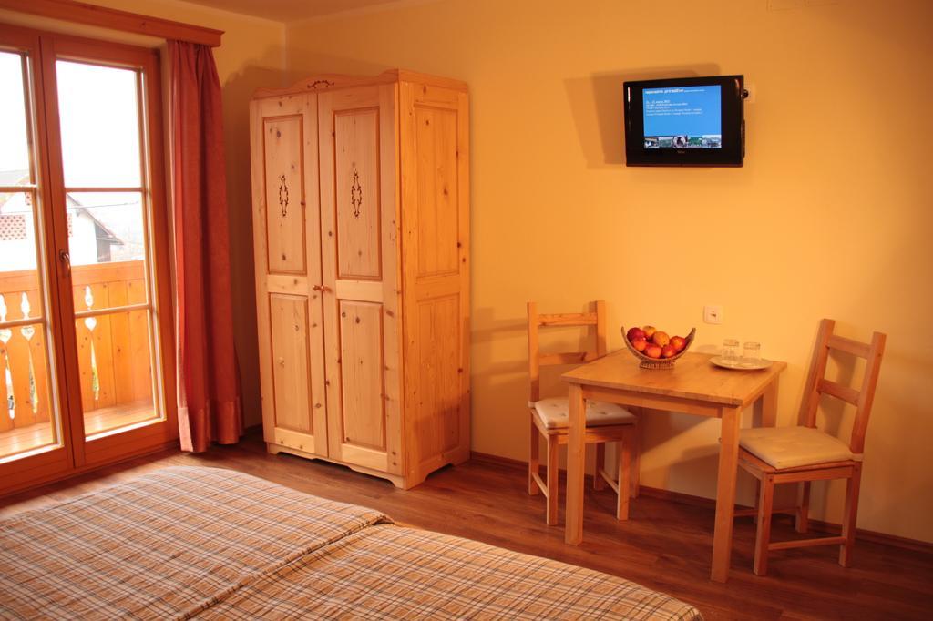 Villa Tourist Farm "Pri Biscu" Bled Habitación foto